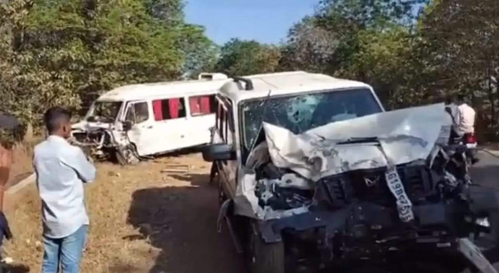 Tourist bus carrying devotees returning from Maha Kumbh collided with ...