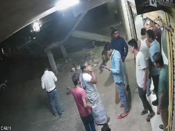 आरोपी कृष्णा राजपूत अपने साथियों के साथ धमकाने पहुंचा था।