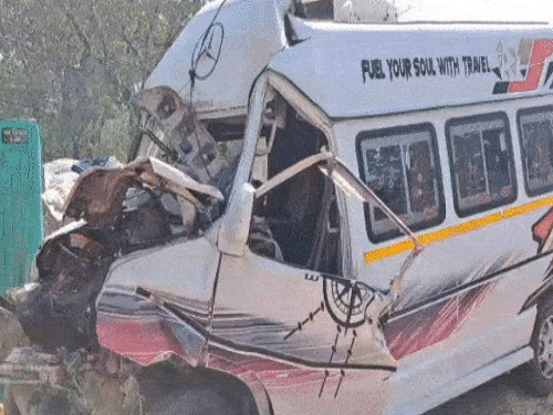 4 killed after car carrying Maha Kumbh devotees collides with truck in ...