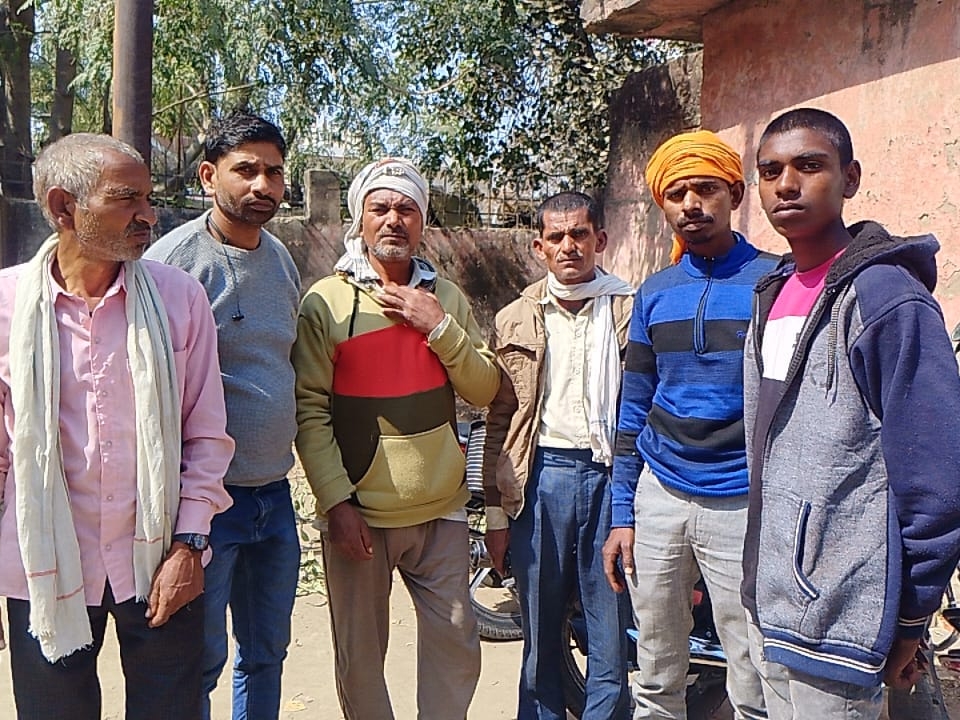 घटना की जानकारी देते परिजन।