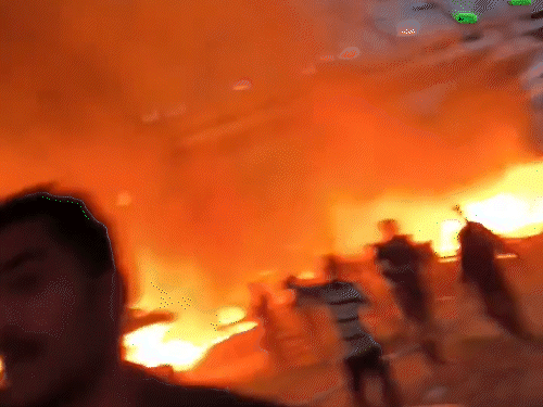 On the information of the fire, 8 to 10 vehicles of the fire brigade reached the spot.