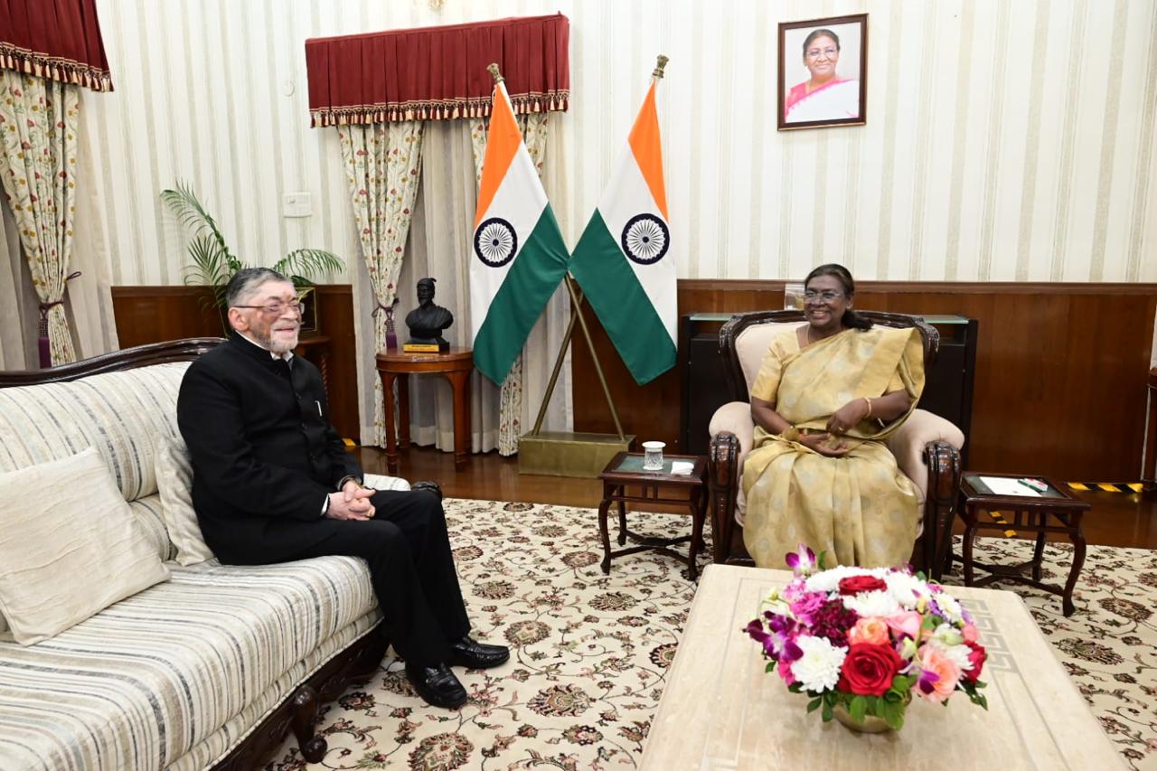 अफ़मत्री तड़दुहमक्युर, रयदु अय्यरस