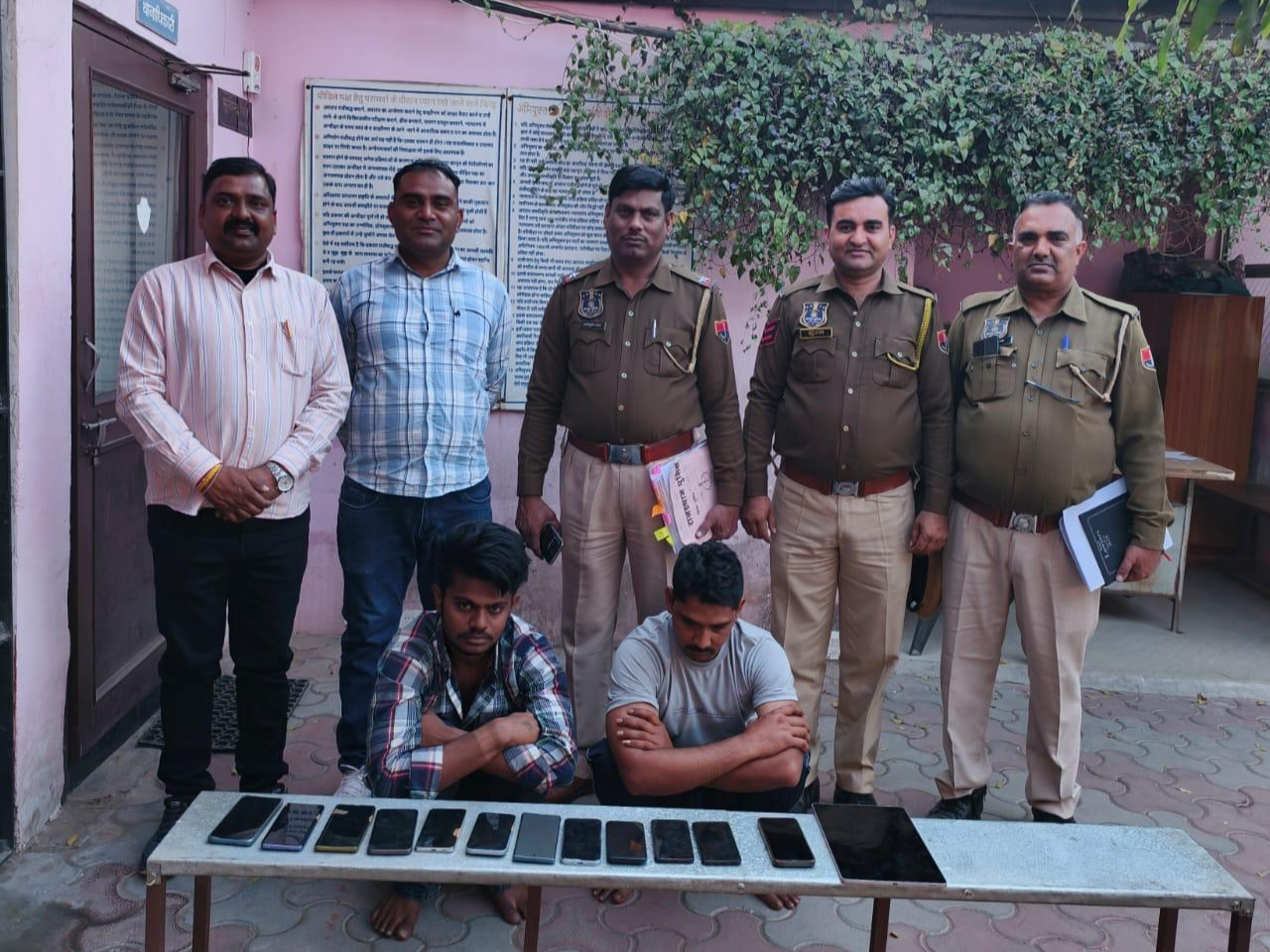 12 stolen mobile phones worth Rs 20 lakh recovered