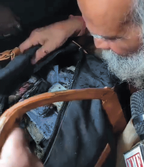 In the camp where there was a fire, a bag full of notes was evacuated safely.