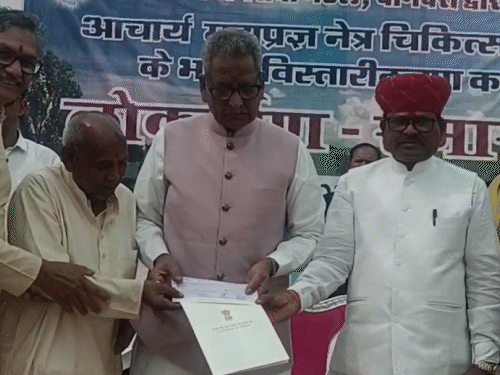 राज्यपाल ओमप्रकाश माथुर का राज्यसभा सांसद चुन्नीलाल गरासिया, उदयपुर सांसद मन्नालाल रावत, मावली से पूर्व विधायक धर्मनारायण जोशी, सागवाड़ा विधायक शंकर डेचा ने स्वागत किया।