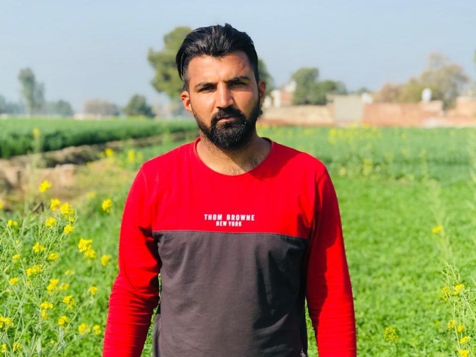 ਫਰੀਦਕੋਟ ਜ਼ਿਲ੍ਹੇ ਦੇ ਫਰੀਦਕੋਟ ਜ਼ਿਲੇ ਦਾ ਇੱਕ ਜਵਾਨ ਆਦਮੀ. ਗੁਰਪ੍ਰੀਤ ਸਿੰਘ ਪਿੰਡ ਪਹੁੰਚ ਗਿਆ ਅਤੇ ਦੁਖਾਂਤ ਨੂੰ ਸੁਣਿਆ.