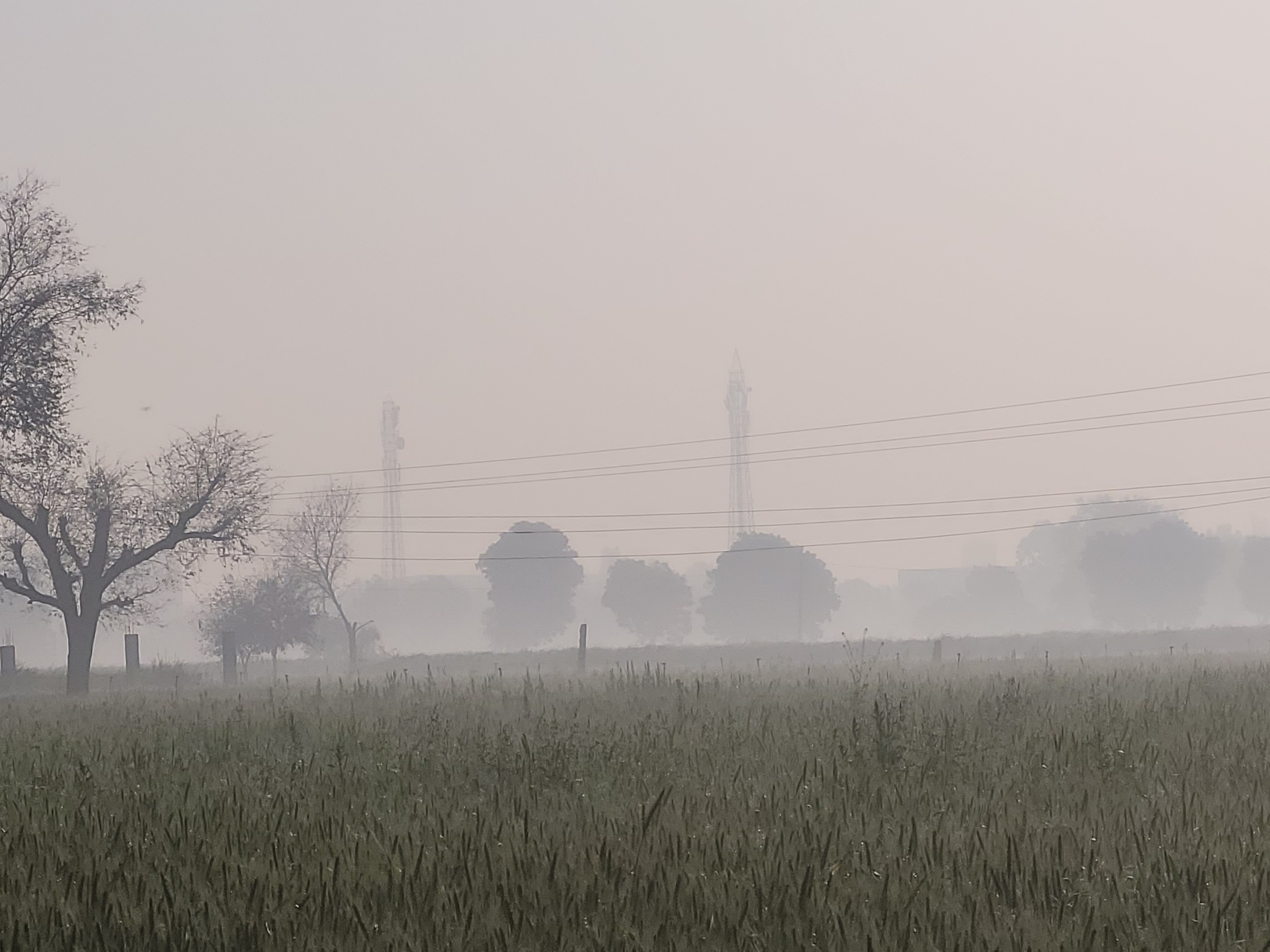 Weather is clear in Behror, pollution is visible in the sky | बहरोड़ ...