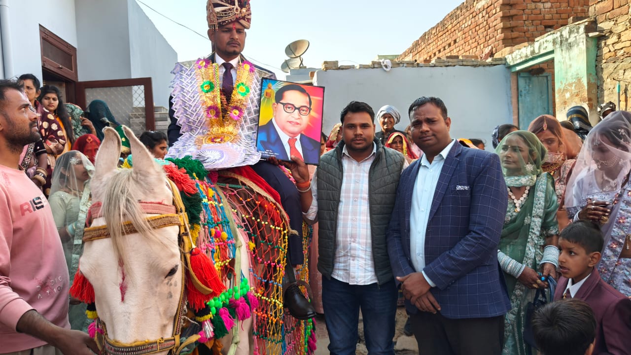 गोविंदासपुरा गांव से बारात नारनौल (हरियाणा) के शोभापुर के लिए रवाना हुई।