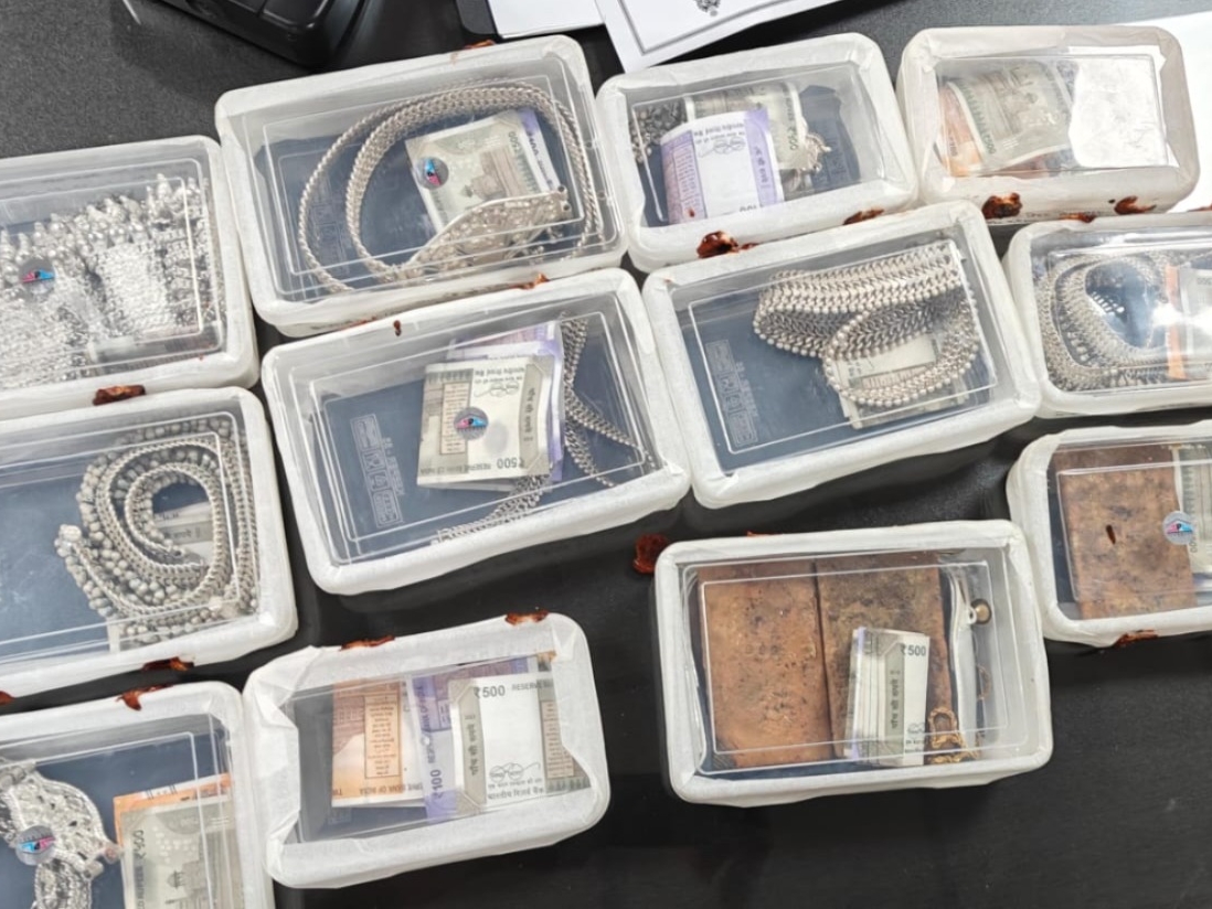 12 arrested for duping an old woman