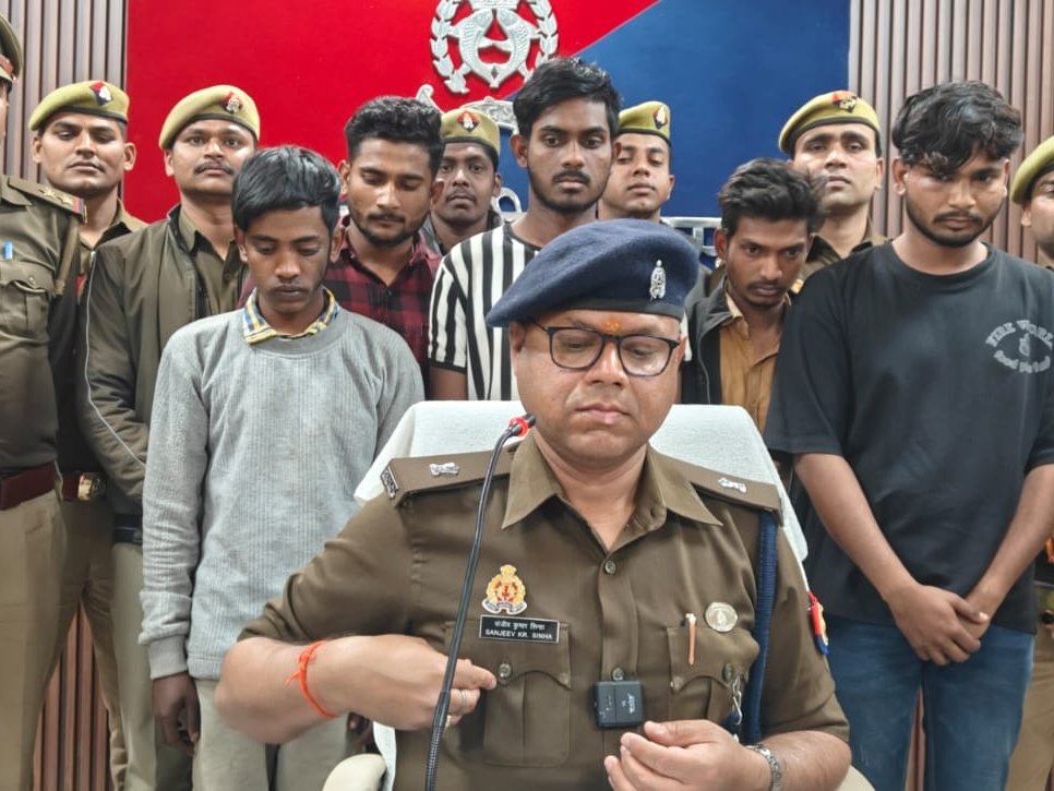 12 arrested for duping an old woman
