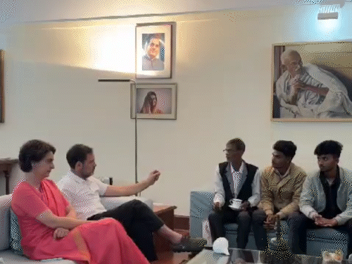 ਰਾਹੁਲ ਗਾਂਧੀ ਨੇ ਮੋਚੀ ਦੇ ਰਾਮਚੇਤ ਨੂੰ ਉਸਦੇ ਕਾਰੋਬਾਰ 'ਤੇ ਬੁਲਾਇਆ.