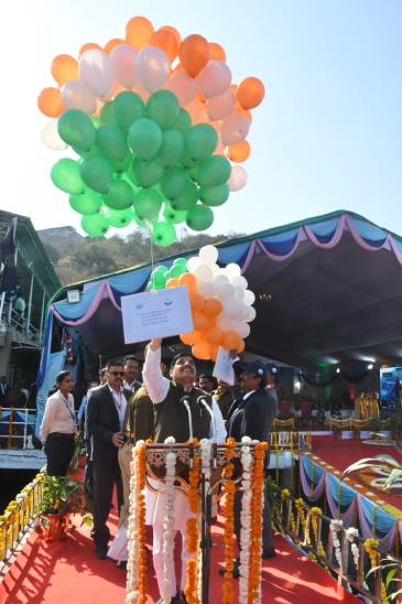 सीएम ने वाटर स्पोर्ट्स प्रतियोगिता का उद्घाटन किया।