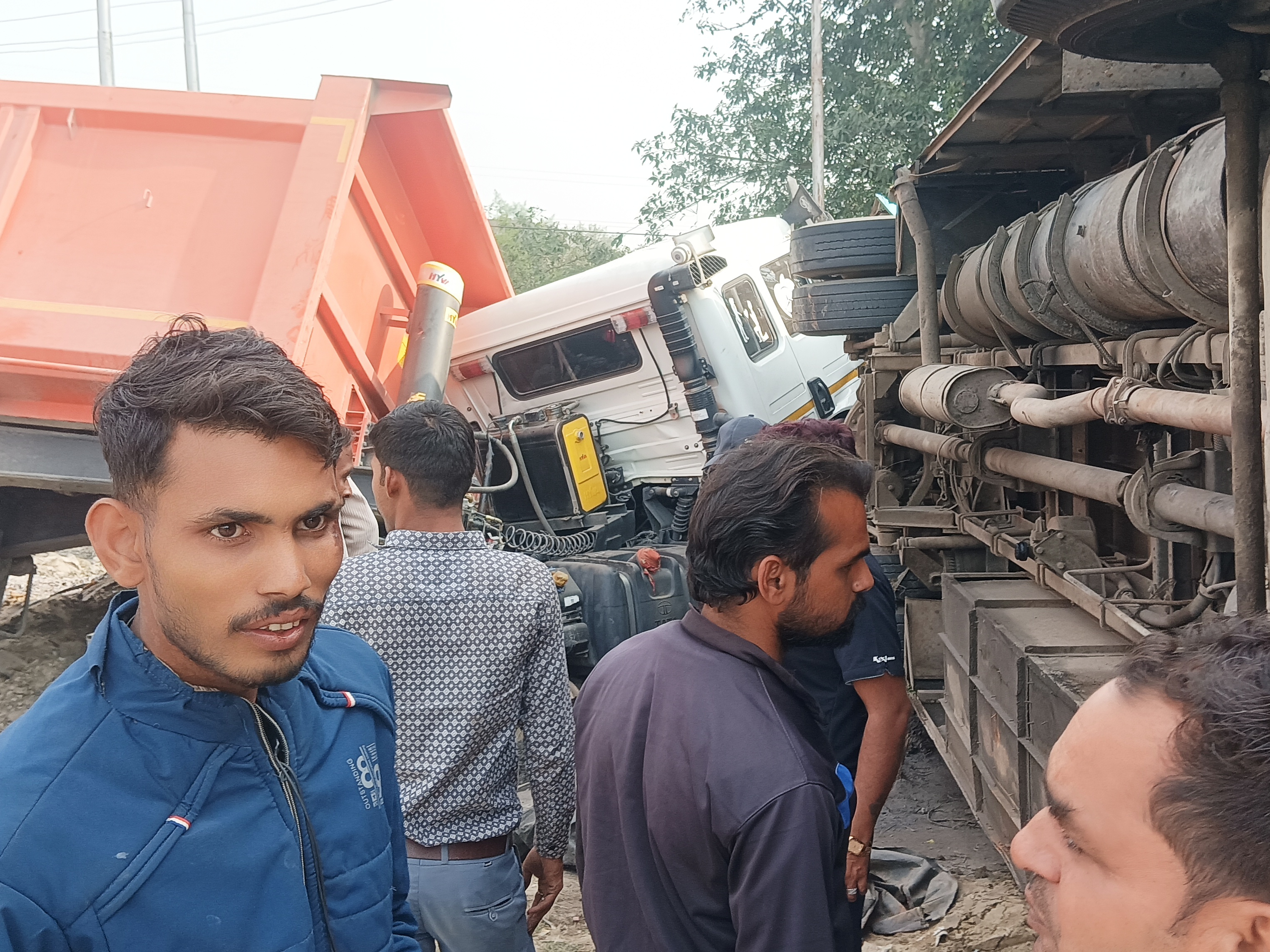 A trailer collided with a bus carrying pilgrims to Prayagraj Maha Kumbh