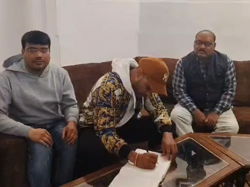 शिखर धवन विजिटर बुक में लिखा-सुंदरता अभूतपूर्व है।