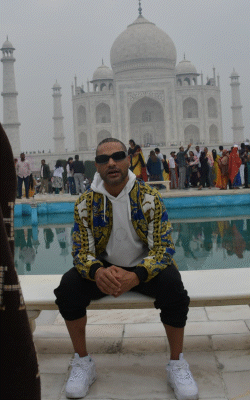 शिखर धवन ने डायना बेंच पर बैठकर फोटो भी खिंचवाई।