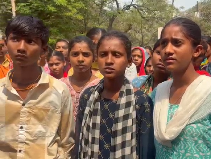 स्काउट के बच्चों ने कहा- उनके सामने दिया गया पैसा।