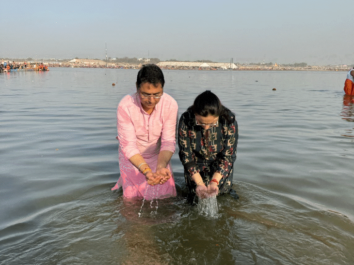 पंजाब के AAP नेताओं ने महाकुंभ में लगाई डुबकी। - Dainik Bhaskar