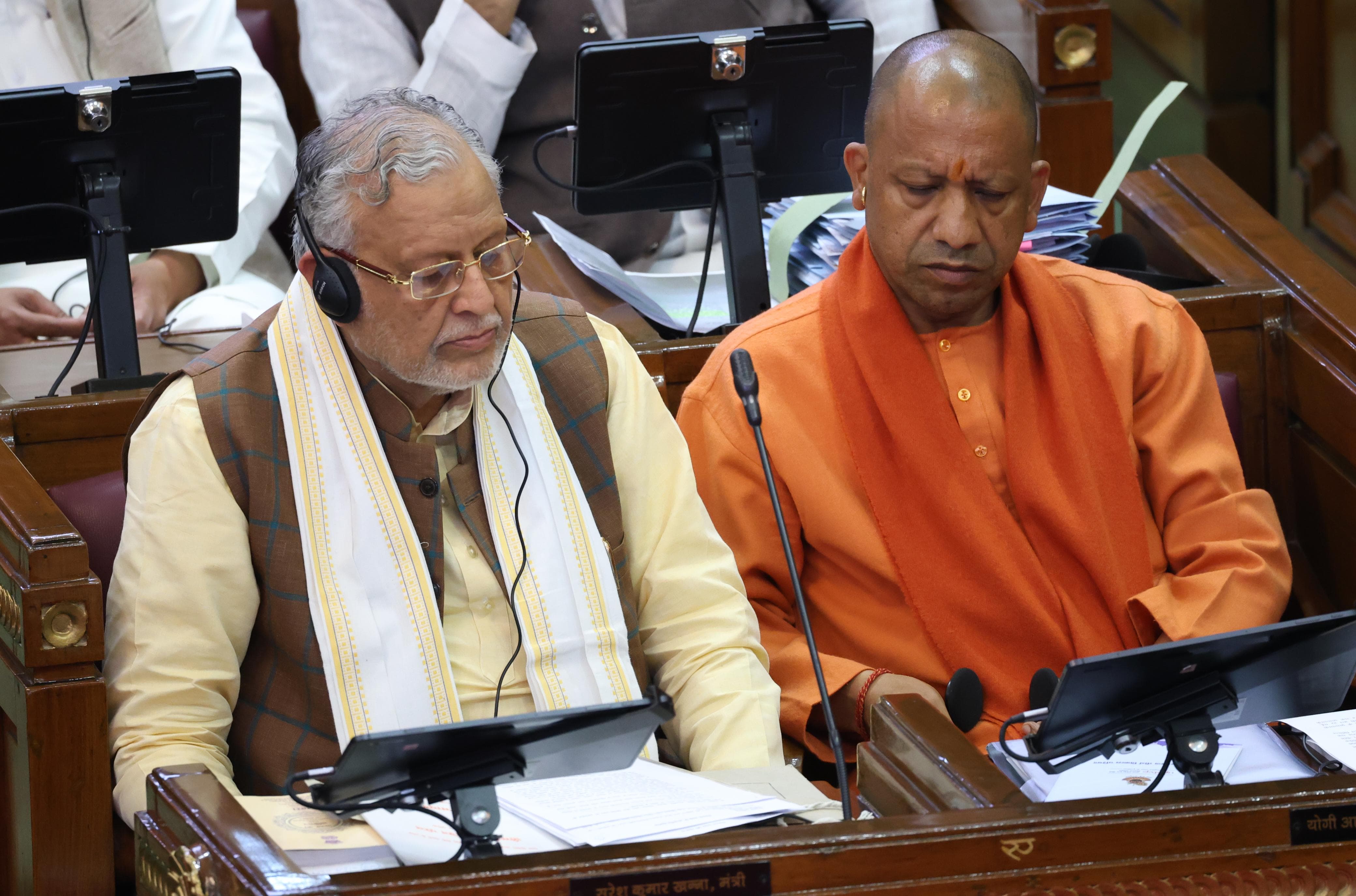 ਮੁੱਖ ਮੰਤਰੀ ਯੋਗੀ ਵਿੱਤ ਖੰਨਾ ਨਾਲ ਵਿਧਾਨ ਸਭਾ ਦੇ ਸੁਰੇਸ਼ ਖੰਨਾ ਨਾਲ ਬੈਠੇ ਸਨ.