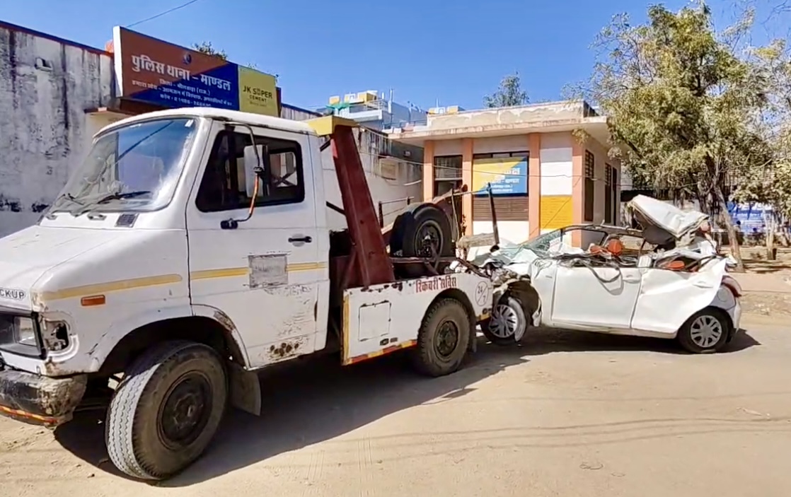 पुलिस ने हादसे के बाद डैमेज कार को थाने खड़ा करवाया।