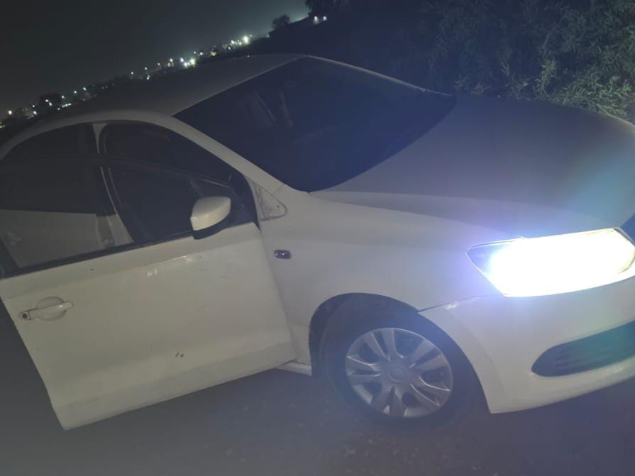 मुठभेड़ के बाद दोनों से बरामद कार। - Dainik Bhaskar