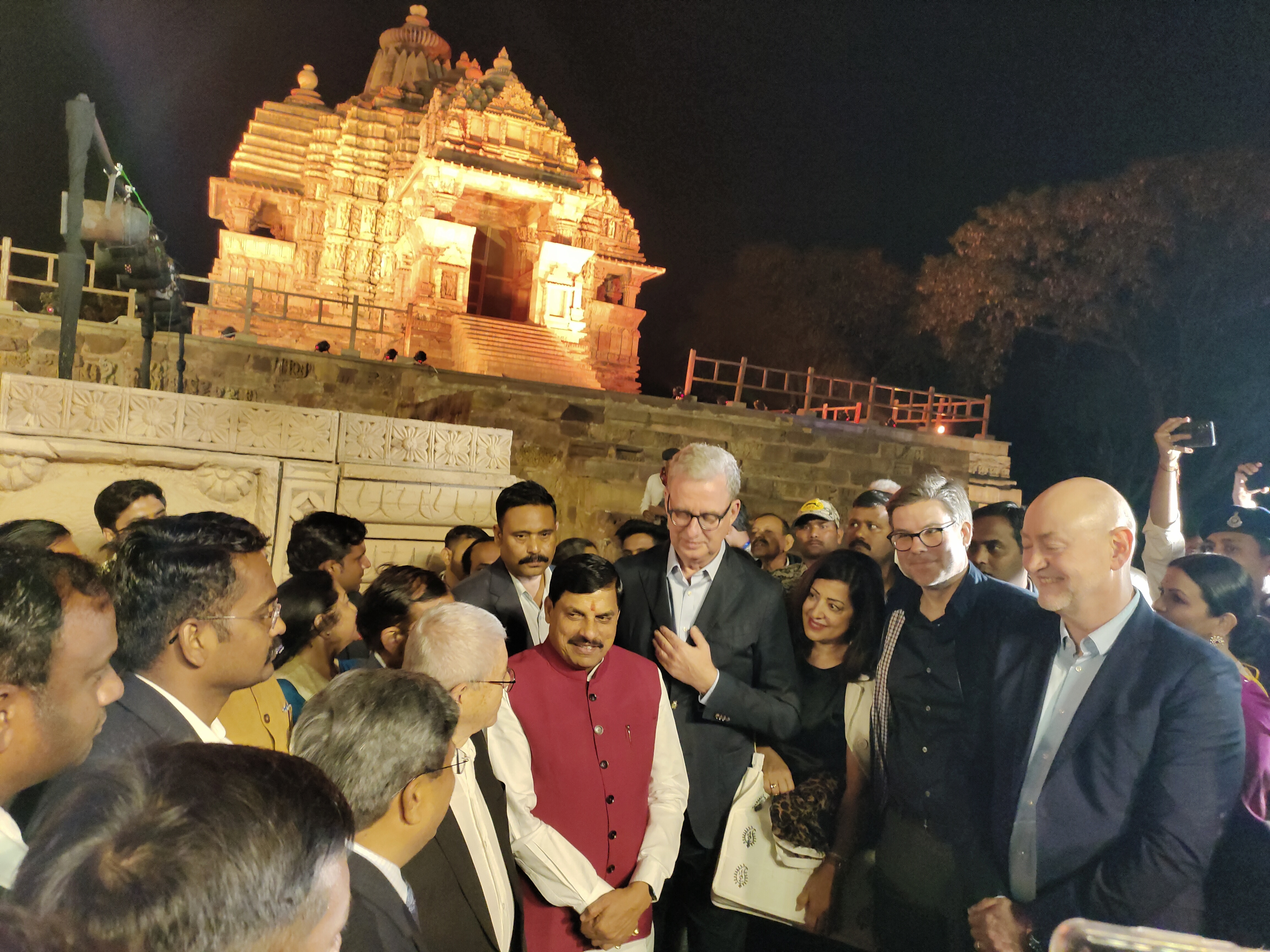 गिनीज बुक ऑफ वर्ल्ड रेकॉर्डच्या टीमने मुख्यमंत्री मोहन यादव यांची भेट घेतली.