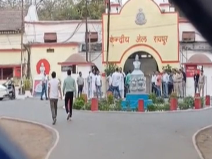 बलौदाबाजार हिंसा केस में कांग्रेस विधायक देवेंद्र यादव 7 महीने बाद जेल से रिहा हुए।