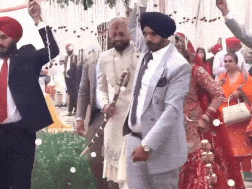 फिरोजपुर के गांव करी कलां  में दुल्हन बारात लेकर पहुंची। - Dainik Bhaskar