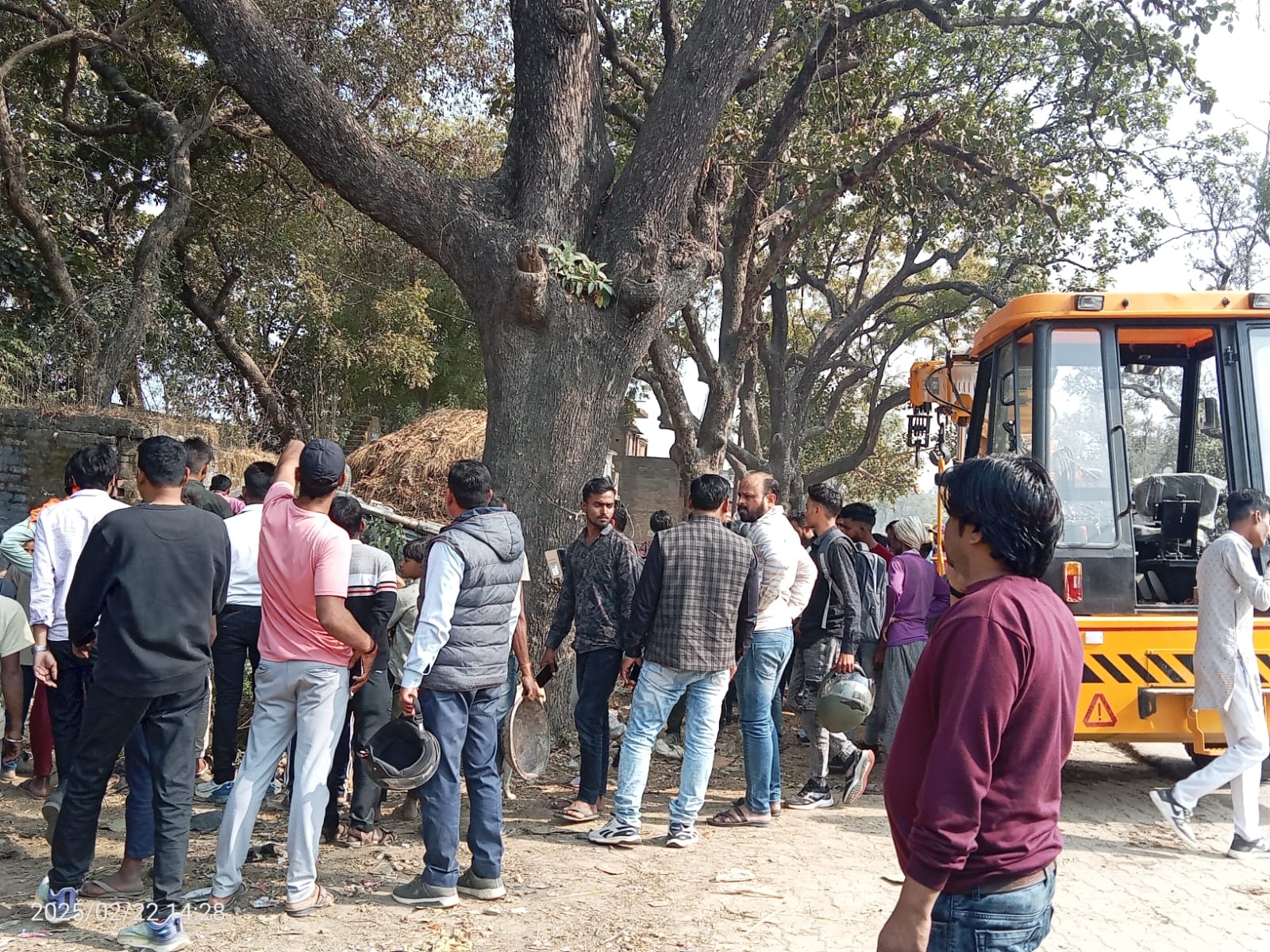 A speeding car collided with a tree and overturned in Salon, students ...