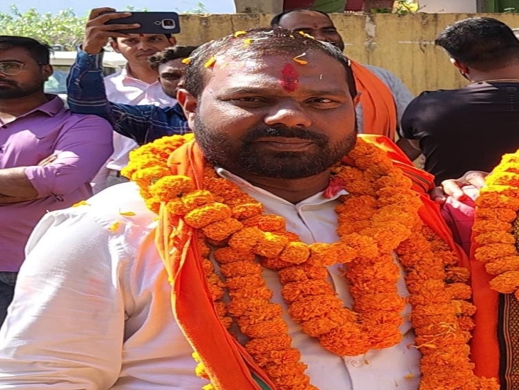 दिनेश राठौर पार्षद।