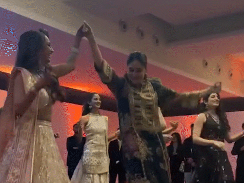Kareena Kapoor was seen dancing in music.