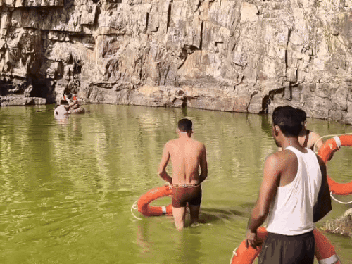 शनिवार सुबह SDRF की टीम ने सर्च ऑपरेशन चलाया था।