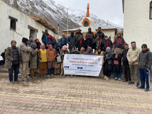 23 विभिन्न प्रजातियों के 11,960 सेब के पौधे बांटे गए। - Dainik Bhaskar