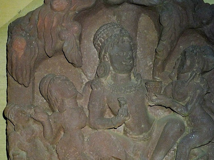 आठवीं सदी में निर्मित कामदेव की प्रतिमा, जो मप्र के विदिशा संग्रहालय में मौजूद है। शिवजी की तीसरी आंख के सबसे पहले शिकार कामदेव ही बने थे। वही से शिव ‘विनाशक’ कहलाए। - Dainik Bhaskar