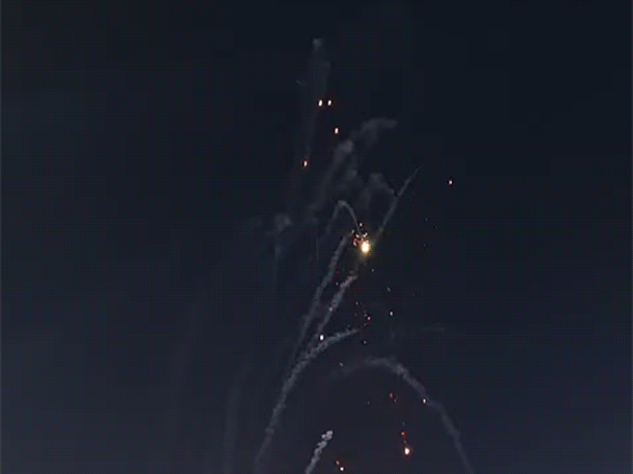 भारत की जीत को लेकर रायपुर में भी जश्न का माहौल है। शहर में जमकर आतिशबाजी की जा रही है।