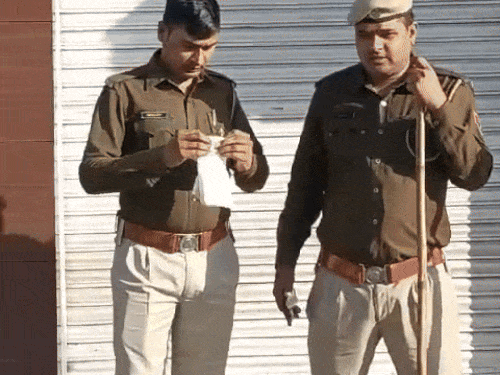 ਬੰਦ ਦੇ ਮੱਦੇਨਜ਼ਰ, ਪੁਲਿਸ ਵਿੱਚ ਪੰਜ ਥਾਣਿਆਂ ਦੀ ਪੁਲਿਸ ਤਾਇਨਾਤ ਕੀਤੀ ਗਈ ਹੈ. ਹਰ ਗਤੀਵਿਧੀ 'ਤੇ ਧਿਆਨ ਨਾਲ ਨਿਗਰਾਨੀ ਕੀਤੀ ਜਾ ਰਹੀ ਹੈ.