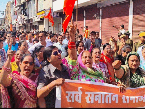 ਕਾਂਗਰੇ ਦੇ ਚਾਂਗ ਦਰਵਾਜ਼ੇ ਤੋਂ ਭਾਂਗ ਦੇ ਚਾਂਗ ਦਰਵਾਜ਼ੇ ਤੋਂ ਭਾਂਡਾ ਨਾਲ ਭੜਕਿਆ. ਇਸ ਤੋਂ ਬਾਅਦ, ਕੁਲੈਕਟਰ ਨੇ ਰਾਜ ਸਰਕਾਰ ਨੂੰ ਇਕ ਮੰਗ ਪੱਤਰ ਸੌਂਪੇ.