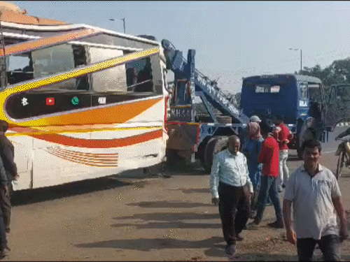 बस ने चेकपोसthट के के kanaut एक एक एक kasak ranthirirrirrirrirririrrirrirair से टक टक टक टक टक