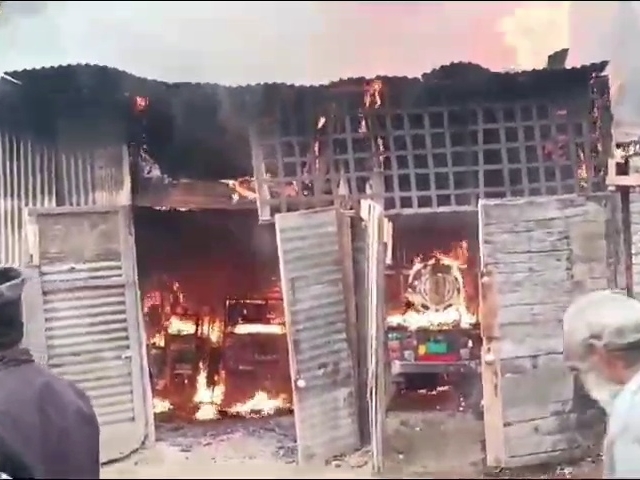 Fire Rickshaw Fire in e-rickshaw charging warehouse due to short circuit in Etawah ...