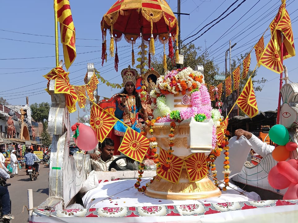 Shiva Mahbobi A grand Shiva procession was organized in Mahoba on the occasion of ...