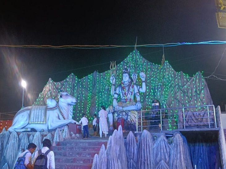 महाशिवरात्रि पर बैकुंठधाम मंदिर को सजाया गया - Dainik Bhaskar