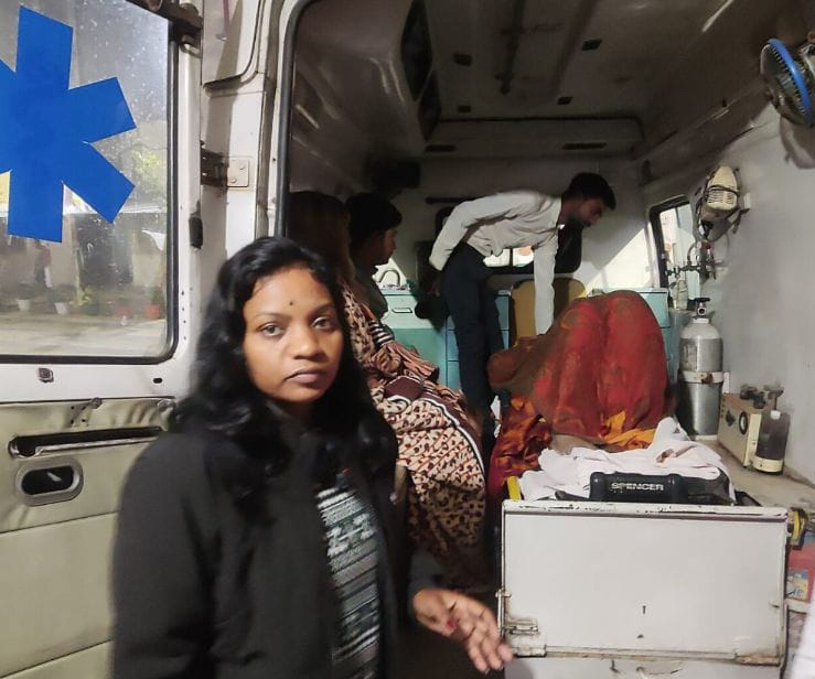 एंबुलेंस की की मदद से महुआ महुआ महुआ महुआ महुआ ramana rananata ranamata गय