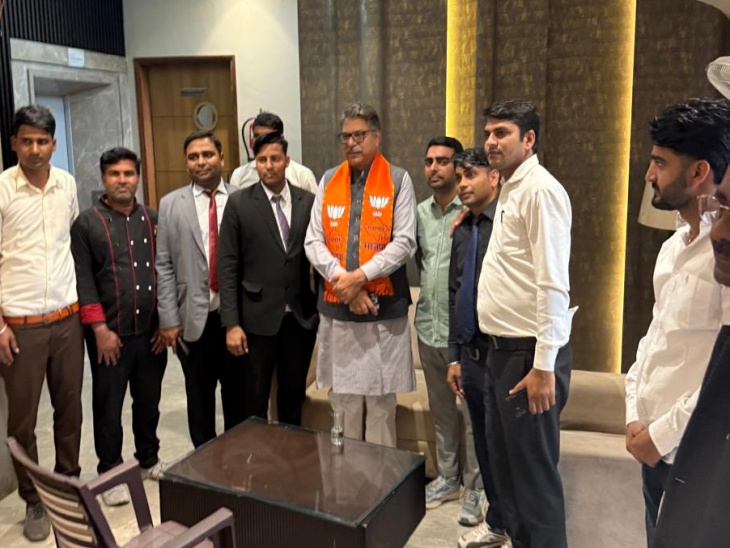 मंगलवार को निजी कार्यक्रम में अलवर आए हरियाणा बीजेपी के प्रभारी डॉ. सतीश पूनिया ने कई मुद्दों पर बात की।