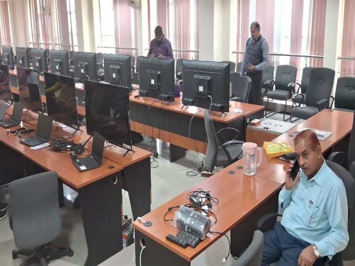 राजस्थान माध्यमिक शिक्षा बोर्ड कार्यालय में बनाया गया रीट का कंट्रोल रूम।
