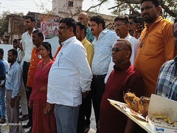 विधायक गजेंद्र यादव, महापौर अल्का बाघमार और अन्य नेता अधिकारी मौजूद