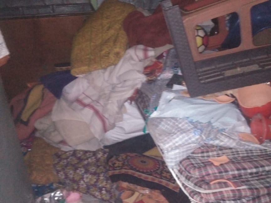 पहली वारदात यूपी पुलिस के सिपाही योगेंद्र यादव के घर हुई। योगेंद्र मुजफ्फरनगर में तैनात हैं। - Dainik Bhaskar