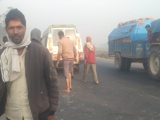 The car going to the wedding procession collided with the culvert and ...