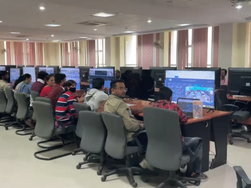 REET परीक्षा में नकल रोकने और डमी कैंडिडेट्स की पहचान के लिए कंट्रोल रूम बनाए गए हैं।