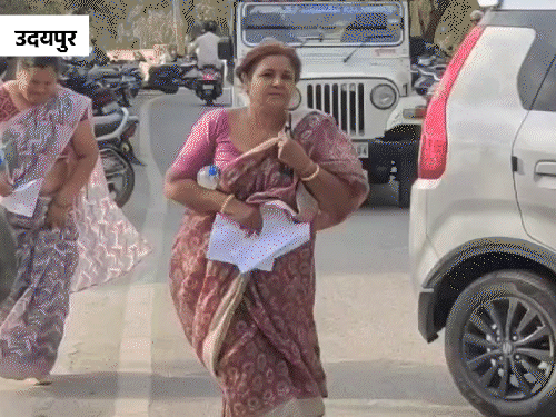 पहली पारी की परीक्षा की एंट्री सभी सेंटर्स पर 9 बजे बंद कर दी गई। इस दौरान कई कैंडिडेट्स 9 बजने से कुछ सेकेंड्स पहले दौड़ते हुए सेंटर्स पहुंचे।