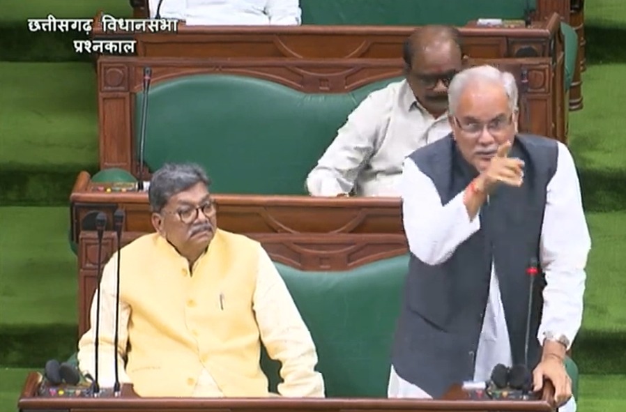 पूर्व मुख्यमंत्री भूपेश बघेल ने कहा कि मंत्री ठीक तरह से जवाब नहीं दे रहे हैं, हम वॉकआउट करते हैं।