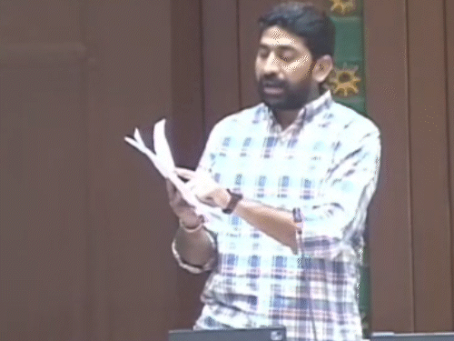 कांग्रेस विधायक मनीष यादव ने कहा- 5 ट्रिलियन डॉलर इकोनॉमी बनाने की बात करते हो, अनाथ बच्चों को 40 करोड़ नहीं दे पा रहे हो?